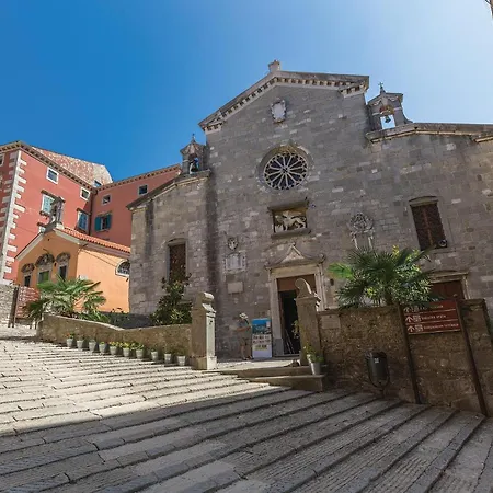 Pet Friendly In Labin With Kitchen Apartment