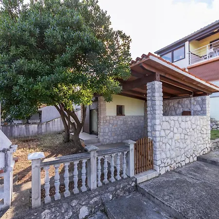 Pet Friendly In Labin With Kitchen *