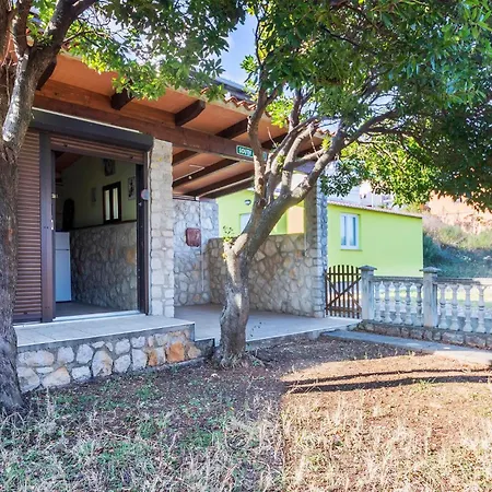 Pet Friendly In Labin With Kitchen