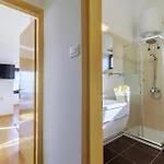 In With House Sea View Apartman