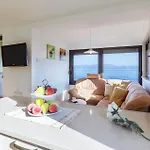 Apartman In With House Sea View