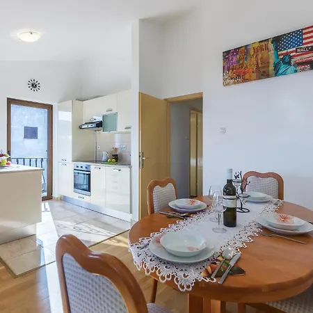 Pet Friendly In Labin With Kitchen *